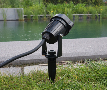 ChiliTec LED Gartenleuchte "CT-GS5" 5W IP44 warmweiß Erdspieß 1,5m Kabel Schwarz 22924
