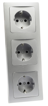 Preview: DELPHI Set 3 Steckdosen + 3-fach Rahmen 250V/16A, Steckanschluss 23064