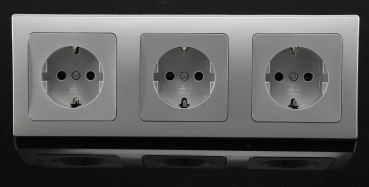 Preview: DELPHI Set 3 Steckdosen + 3-fach Rahmen 250V/16A, Steckanschluss 23064