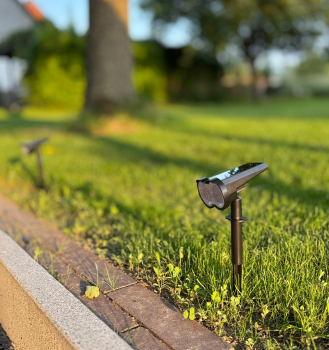 ChiliTec LED Solar Gartenstrahler mit Erdspieß und Dämmerungssensor IP65 23859