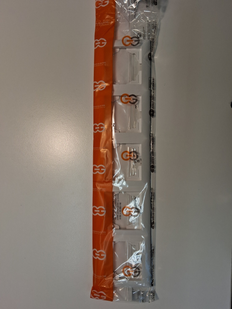 Gunsan Visage 5-fach Rahmen für 5 Dimmer Schalter Steckdosen weiß