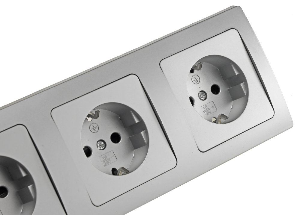 DELPHI Set 3 Steckdosen + 3-fach Rahmen 250V/16A, Steckanschluss 23064