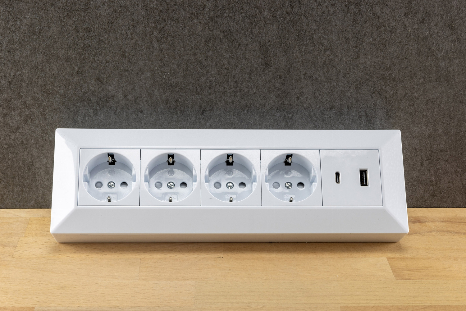 4-fach Steckdosenblock + 2x USB A+C 3,1A PD weiß Aufbau-Steckdosen Schutzkontakt 23788