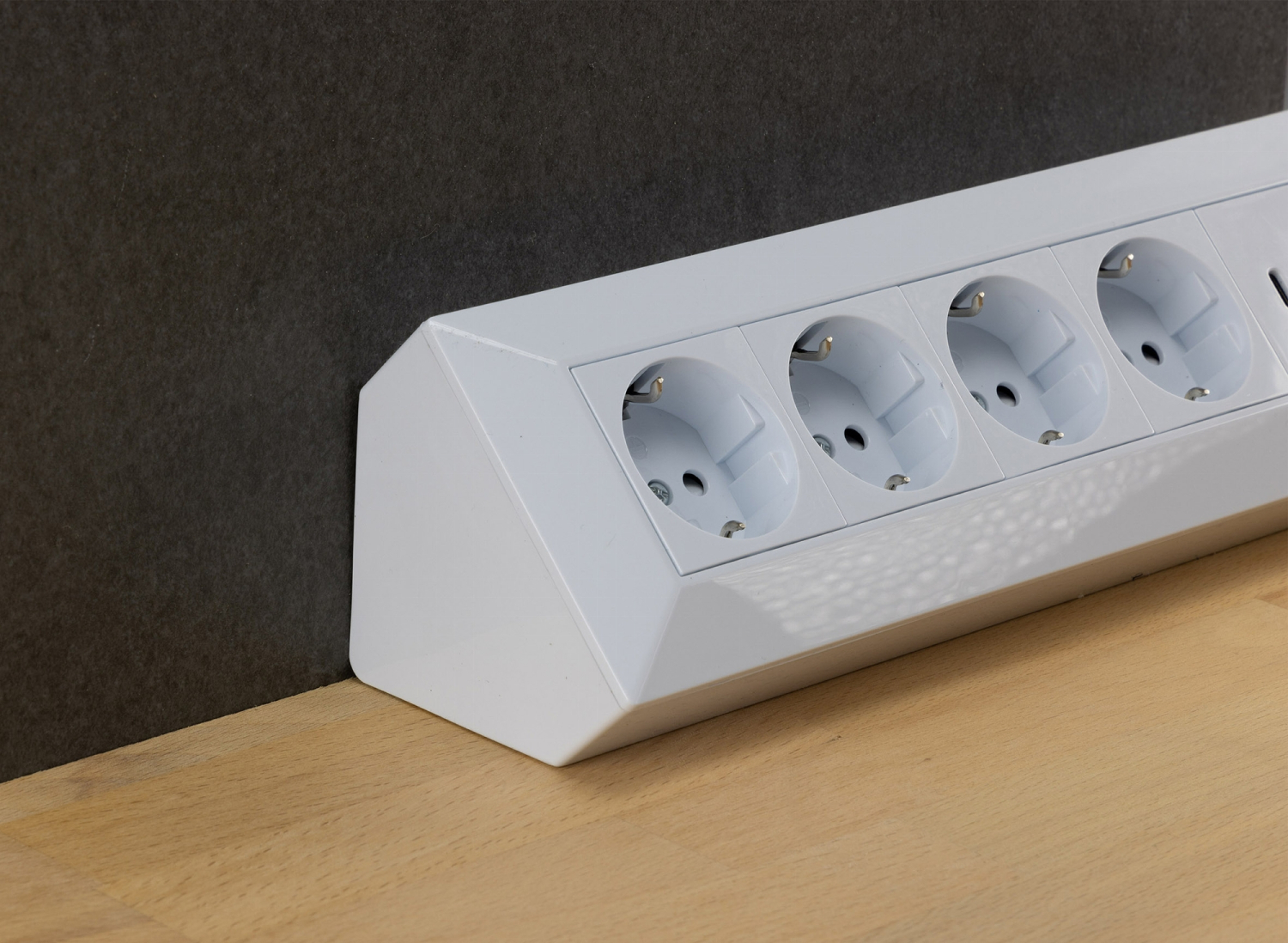 4-fach Steckdosenblock + 2x USB A+C 3,1A PD weiß Aufbau-Steckdosen Schutzkontakt 23788