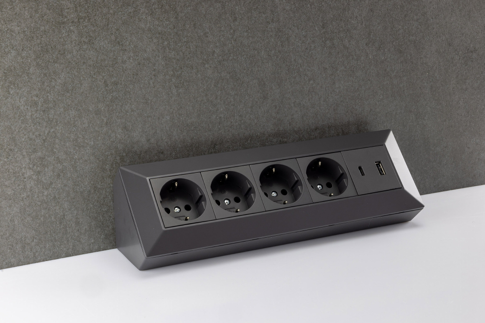 4-fach Steckdosenblock + 2x USB A+C 3,1A schwarz Aufbausteckdosen 23790