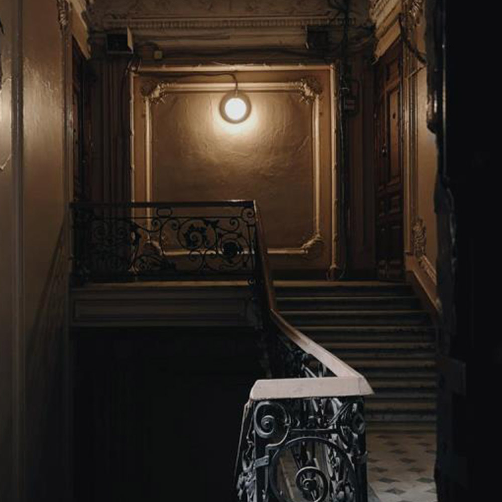 Philips LED Lampe E27 Tageslichtsensor 7,5W 2700K warmweiss 806Lm