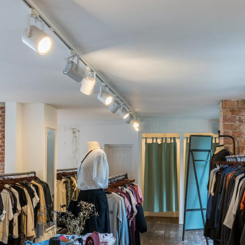 OSRAM E27 LED SUPERSTAR Reflektor R80 dimmbar 36° 10W 670Lm warmweiss