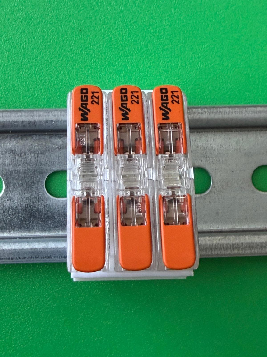 SOIXX Hutschienenhalter XWD für 3x WAGO 221-2411 DIN Rail 35mm Weiß