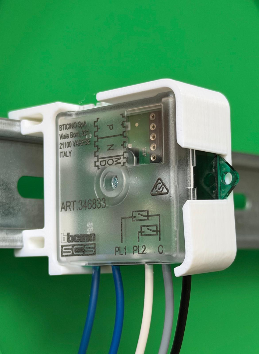SOIXX Hutschienenhalter für Bticino Produkte DIN Rail 35 mm 90 Grad