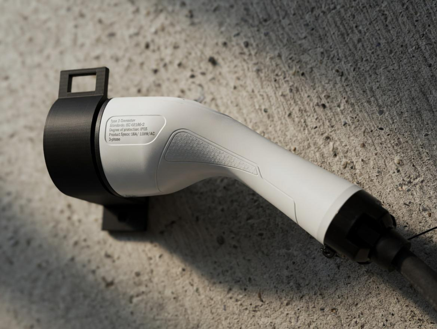 SOIXX Wandhalterung Typ 2 für EV Ladekabel, Schwarz, seitlich rechts, passend für alle Typ 2 Stecker nach DIN EN 62196-1 XEV-2SR-032